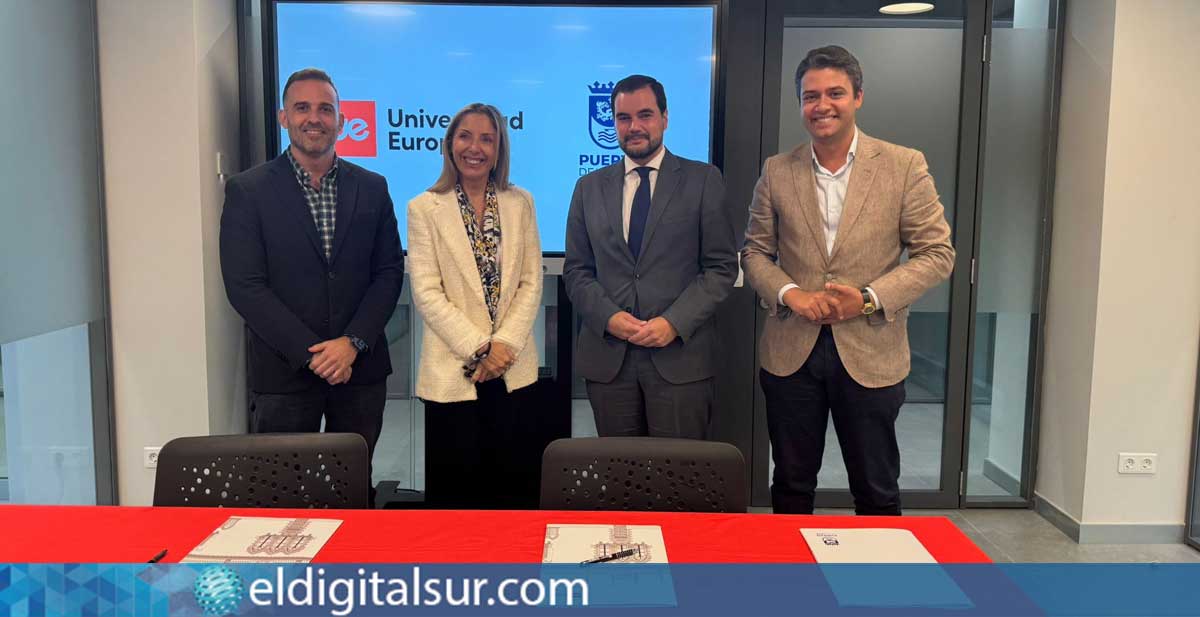 De izquierda a derecha: José Serrano, el alcalde Leopoldo Afonso, la rectora Cristiana Oliveira y Pedro Antonio Campos García durante la firma del convenio