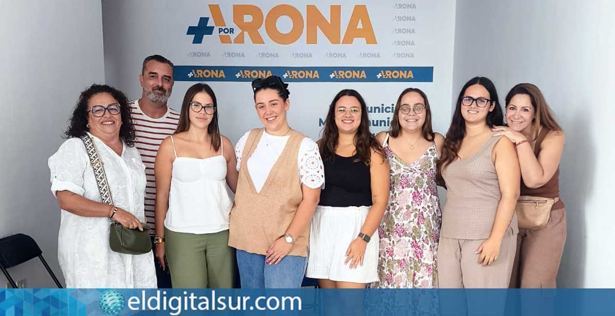 mas-por-arona-181025 Integrantes del colectivo juvenil de Más por Arona durante su presentación