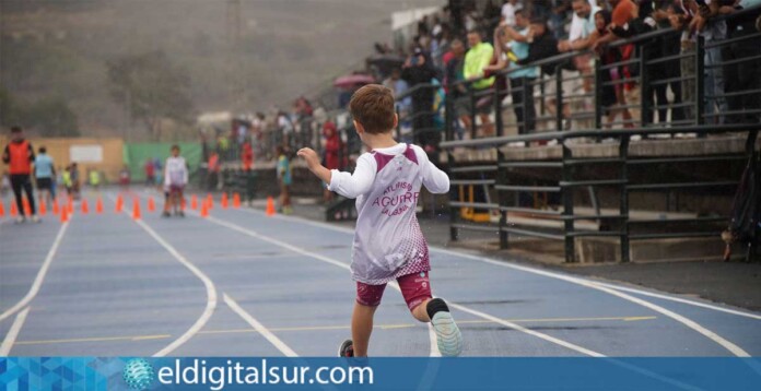 Momento de la inauguración de la nueva pista de atletismo de la Ciudad Deportiva “Los Laureles” en Tegueste