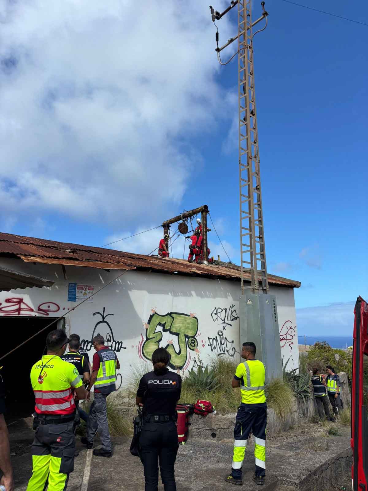 Operativo del descenso en el pozo La Noria / Foto: Bomberos de Tenerife