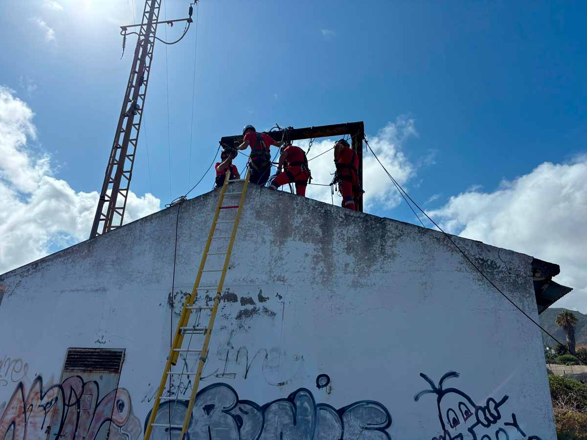 Operativo del descenso en el pozo La Noria