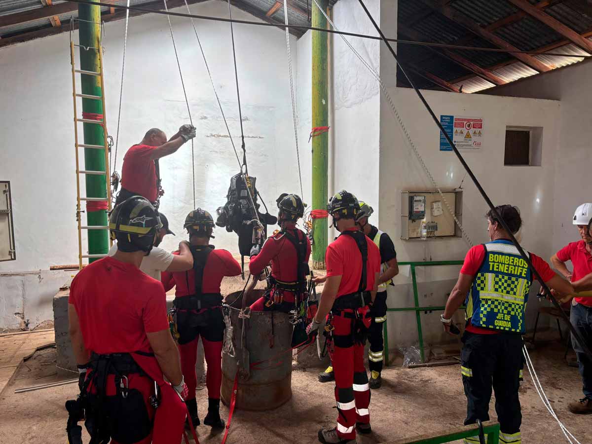 Operativo del descenso en el pozo La Noria / Foto: Bomberos de Tenerife