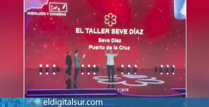 Seve Díaz celebra la primera Estrella Michelin obtenida por su restaurante El Taller, en el Puerto de la Cruz