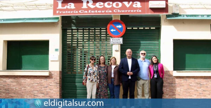 Autoridades municipales durante la visita a las instalaciones de La Recova