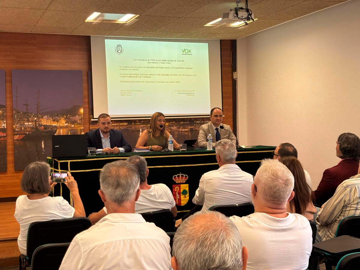 Ana Salazar y Naím Yánez, junto a empresarios italianos, durante la jornada celebrada en Los Cristianos