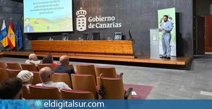 El concejal José Sanabria expone el proyecto ‘De la formación a la tierra y del campo al mercado’ en Santa Cruz de Tenerife