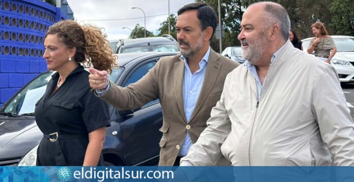 Lope-Afonso-y-Sonia-Hernández,-junto-al-alcalde-de-El-Rosario,-Escolástico-Gil-121125 Lope Afonso y Sonia Hernández, junto al alcalde de El Rosario, Escolástico Gil