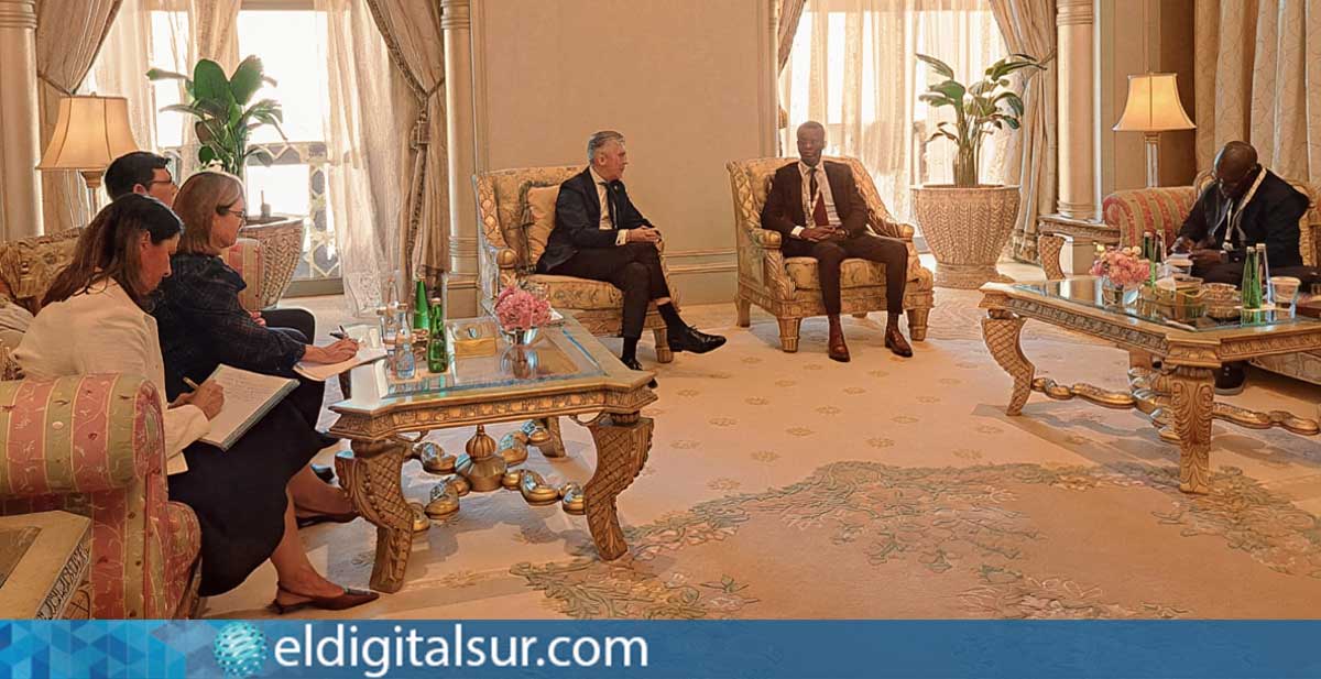 Fernando Grande-Marlaska y Mouhamadou Bamba Cissé en Abu Dabi