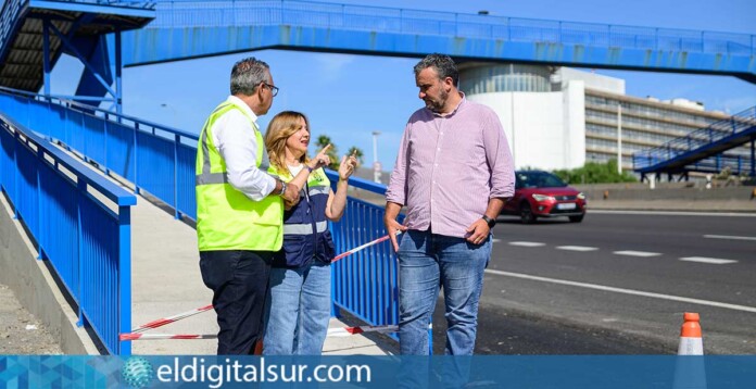 Rosa Dávila y Dámaso Arteaga visitan las obras de mejora en la vía de servicio del enlace de la TF-5 con el HUC