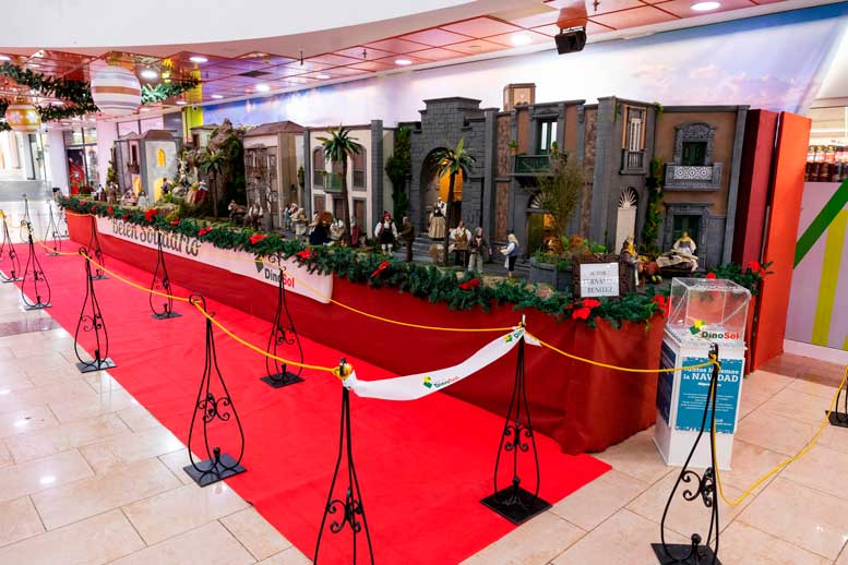 El Belén Solidario de HiperDino en SD Parque Bulevar