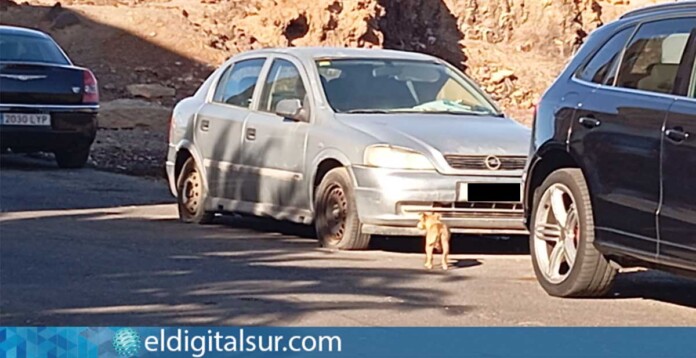 Vehículo abandonado en una de las calles de El Fraile