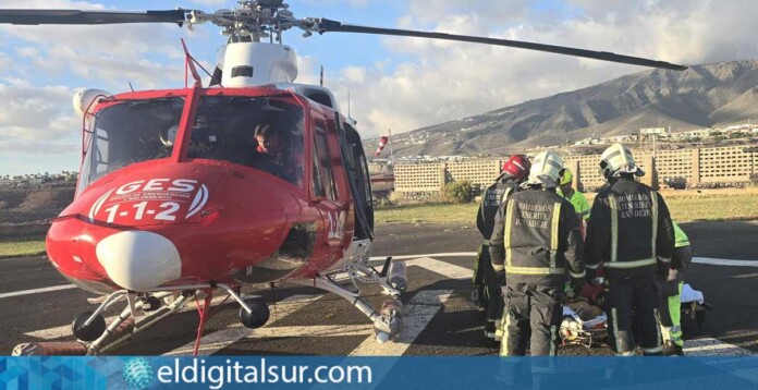 El helicóptero del GES y efectivos de Bomberos de Tenerife