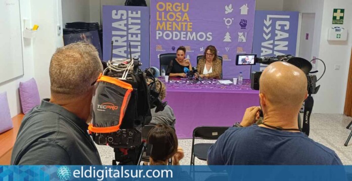 Noemí Santana, portavoz de Podemos Canarias, durante la rueda de prensa en la que presentó las medidas para frenar los desahucios y garantizar el derecho a la vivienda en las islas