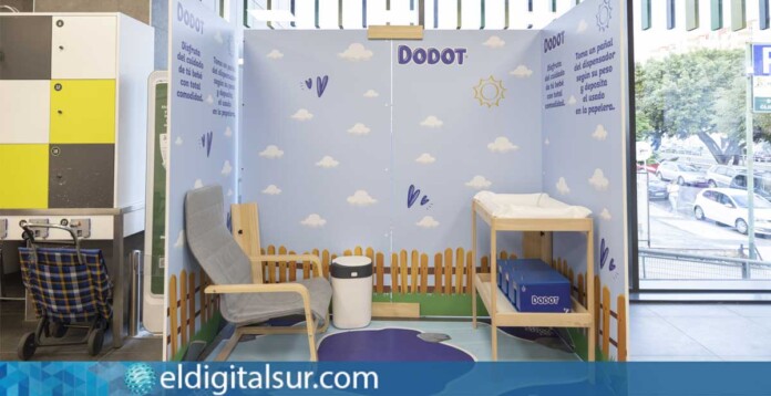 salas-higiene-bebes-hiperdino-131125 Sala de higiene para bebés instalada en una de las tiendas de HiperDino en Canarias