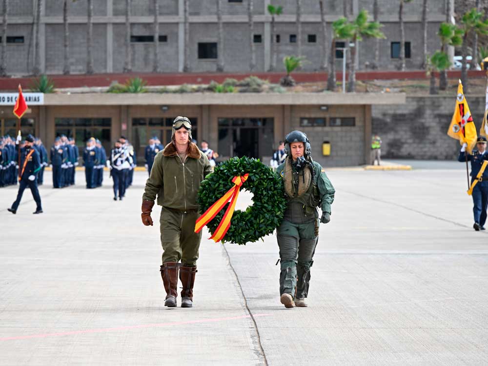 Acto en homenaje a quienes dieron su vida por España, celebrado en la base aérea de Gando