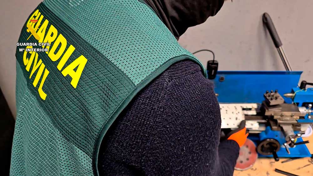 Interior del taller: Instalaciones donde la organización transformaba y fabricaba armas a medida para otros grupos delictivos