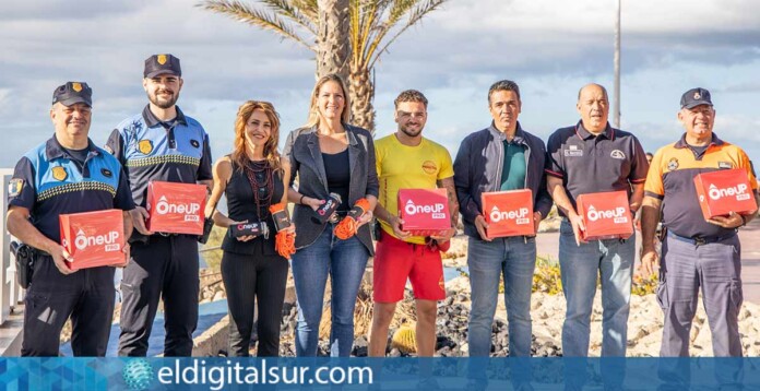 Entrega de 50 salvavidas automáticos ONEUPS PRO a Policía Local, Protección Civil y socorristas de Adeje