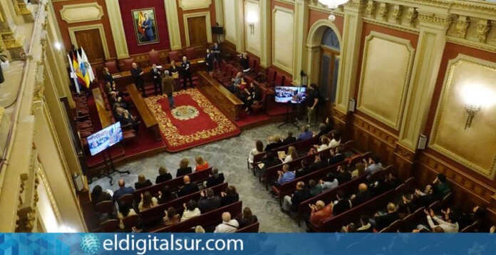 Entrega de Medallas al Mérito a los trabajadores en el Salón de Plenos