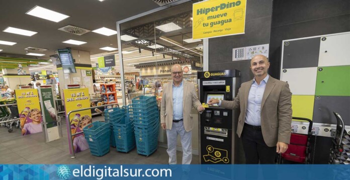 Máquina expendedora de tarjetas de Guaguas Municipales instalada en una de las tiendas HiperDino