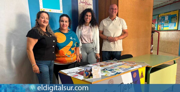 El alcalde José Domingo Regalado y la concejala Raquel Morales Izquierdo presentan los nuevos ‘Info-tagoror’ en los institutos de Granadilla