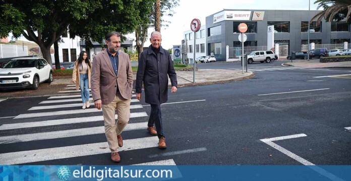 Manuel Fernández y Francisco Linares visitan el Polígono San Jerónimo tras las obras de repavimentación