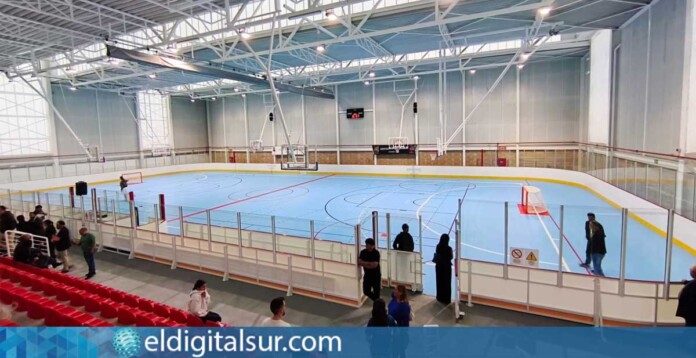 Interior del Pabellón de Las Galletas, con la pista y gradas listas para su reapertura