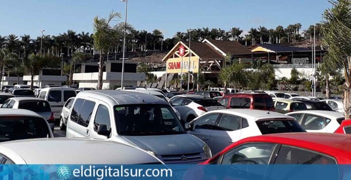 Parking del Centro Comercial Siam Mall, en Adeje