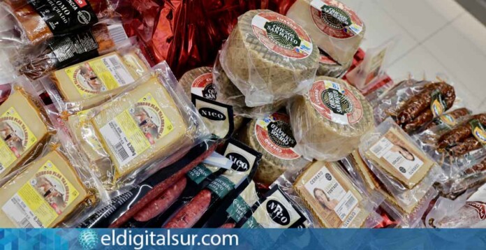 Queso San Mateo, una de las referencias canarias presentes en la selección navideña de HiperDino
