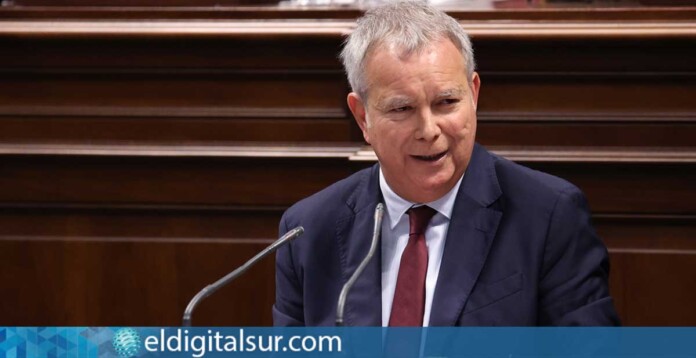 Sebastián Franquis (PSOE) en el Parlamento de Canarias