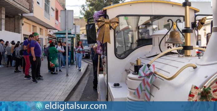 El tren turístico recorre los principales enclaves históricos de Granadilla de Abona durante la Navidad