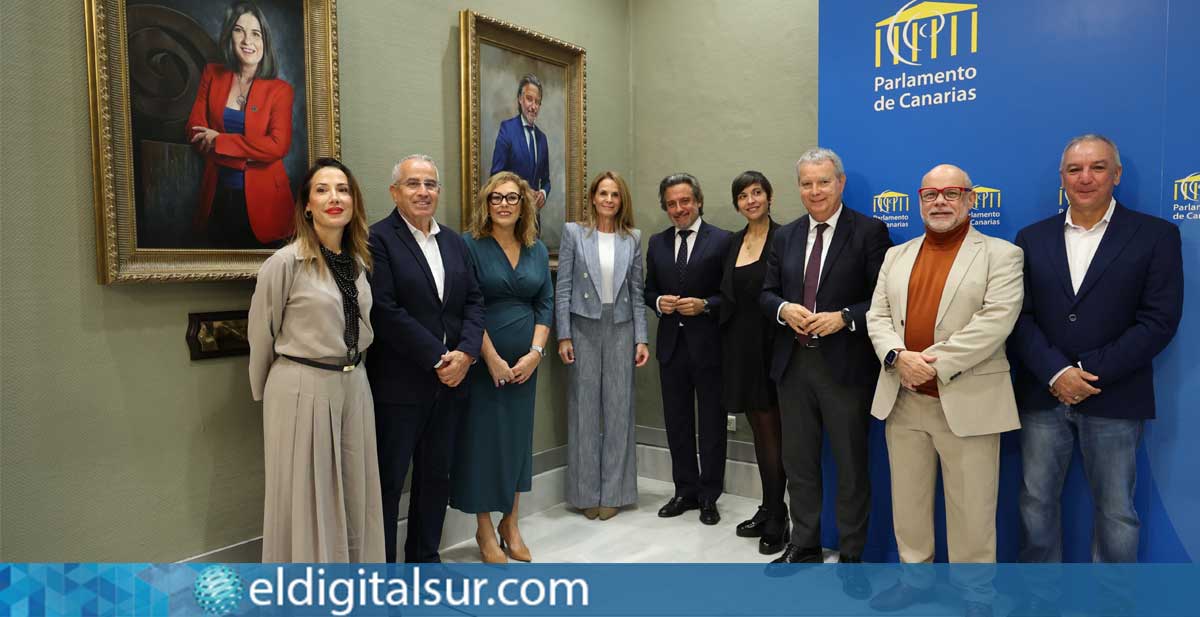 Representación institucional durante la presentación del retrato de Gustavo Matos