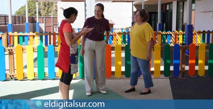 La alcaldesa de Arona, Fátima Lemes Reverón, junto a Ruth Martín