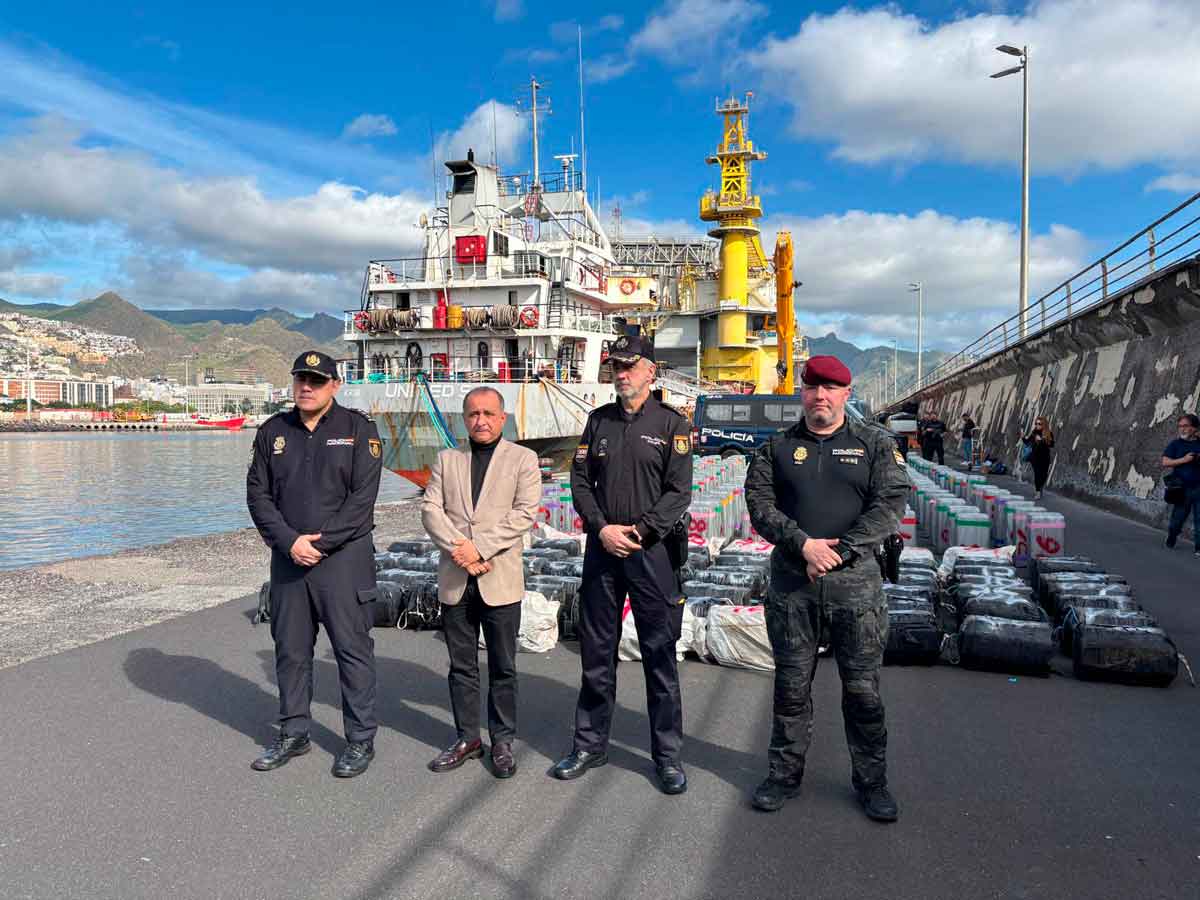 La enorme cantidad de droga decomisada dentro del buque mercante interceptado en el Atlántico