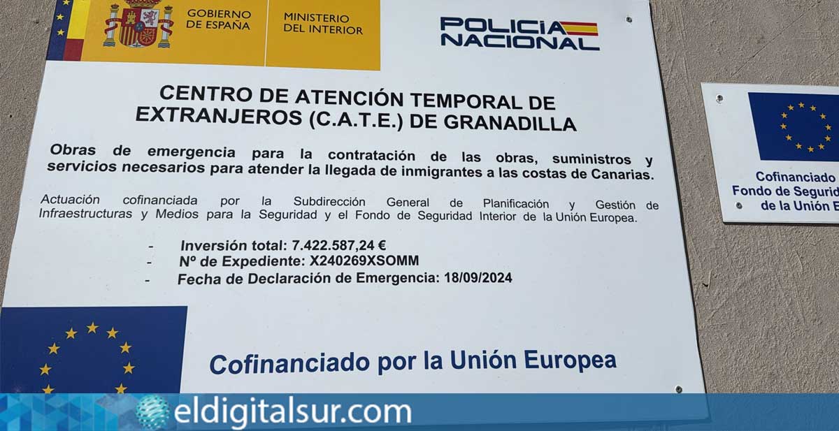 Cartel informativo de las obras del CATE en el Puerto de Granadilla