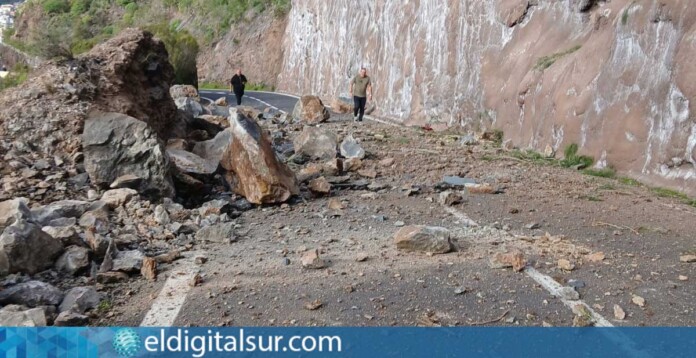 Desprendimientos en la TF-82 a su paso por La Vetita, Santiago del Teide