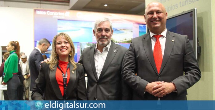 El alcalde de Granadilla de Abona, José Domingo Regalado, la concejala de Turismo, Eudita Mendoza, y el presidente del Gobierno de Canarias, Fernando Clavijo