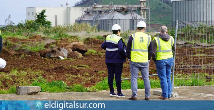 Blanca Pérez, Alejandro Molowny y Domingo Galván supervisan las obras del nuevo Punto Limpio de Los Rodeos en La Laguna