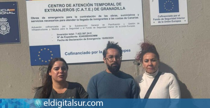 Melania Santos, concejal de VOX en Arona, junto al portavoz de VOX en Granadilla de Abona, José Sanabria, y Adaisy Arias Pérez durante la visita al CATE en Granadilla de Abona