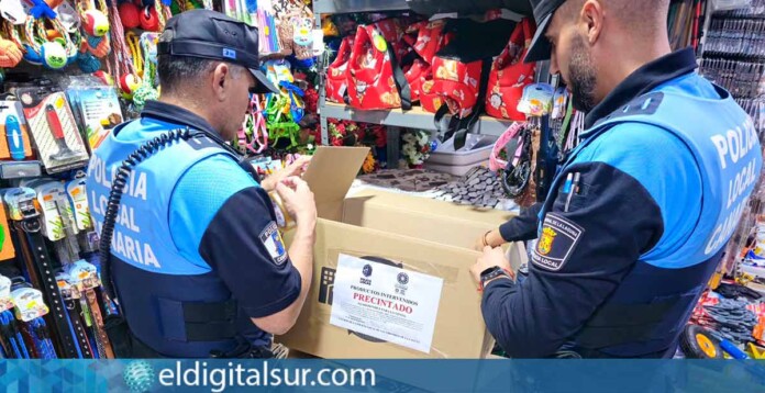 Operativo de la Policía Local de La Laguna retirando juguetes que incumplían normas de seguridad