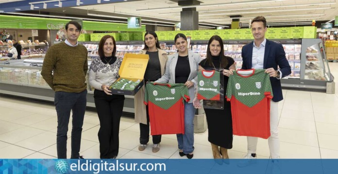 Equipo de HiperDino durante la visita de InfoJobs
