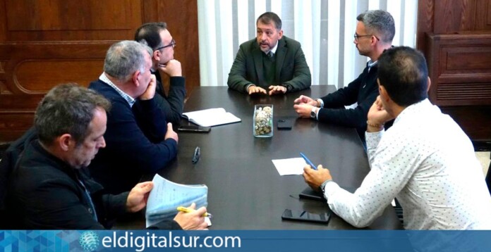 Reunión del alcalde José Manuel Bermúdez con representantes del CD Sobradillo