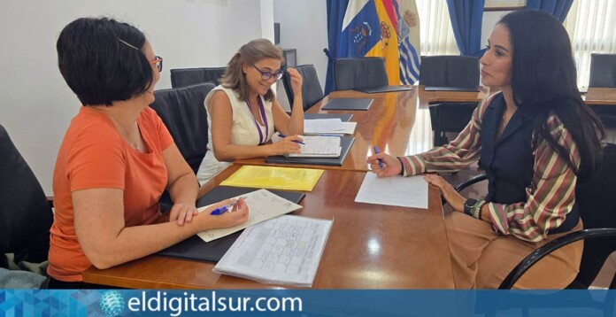 La concejala de Bienestar Animal, Yanira Mesa, impulsa la segunda fase del programa de gestión ética de colonias felinas en San Juan de la Rambla
