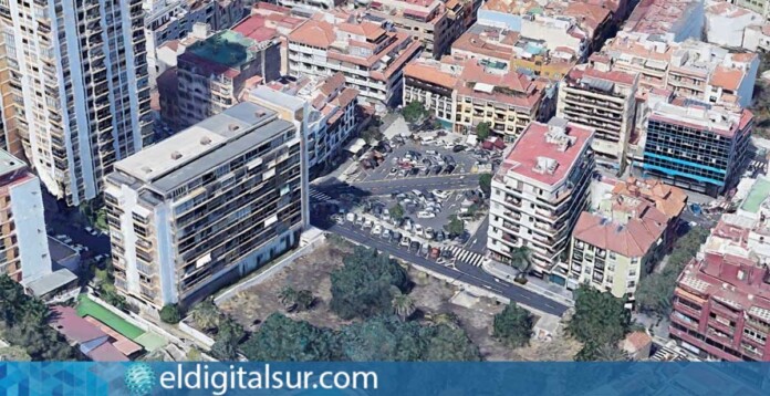 Vista aérea de la Plaza de la Constitución y el área donde se construirá el nuevo aparcamiento subterráneo en Puerto de la Cruz