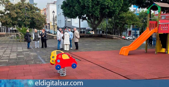 Nuevos juegos y pavimento seguro en la Plaza de San Juan, en La Laguna