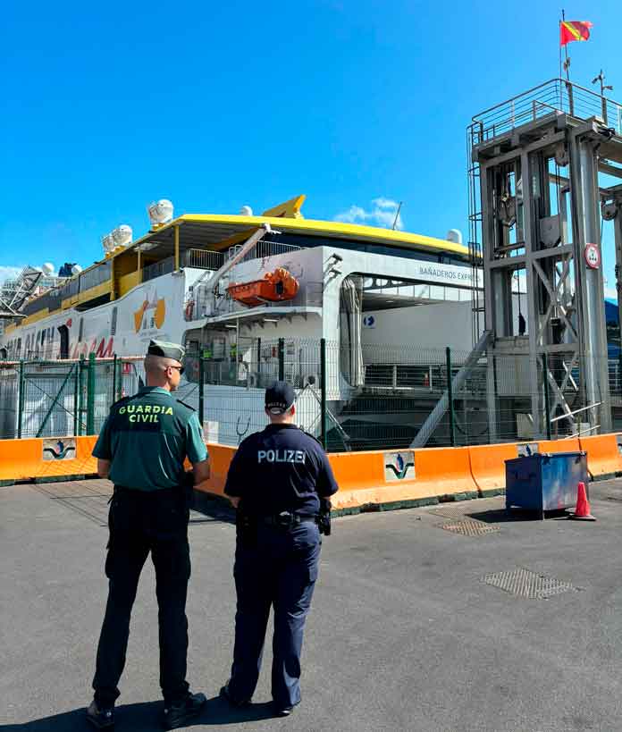 Agentes de la Guardia Civil durante el despliegue de la operación ‘Miradores’ en zonas turísticas de Tenerife
