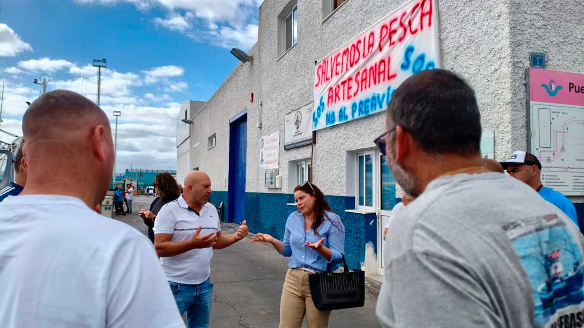 Melania Santos González, concejal de Promoción Económica y Sector Primario de Arona, respalda las demandas de los pescadores