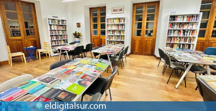 Biblioteca Municipal de la Casa de Los Pérez