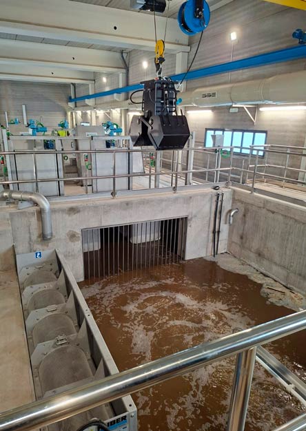 EDAR de Los Letrados en funcionamiento, con su avanzado sistema de tratamiento MBR que permite depurar aguas residuales y reutilizarlas para riego