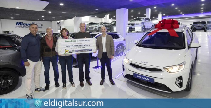 Entrega del segundo Kia Stonic sorteado por HiperDino y Miguel León