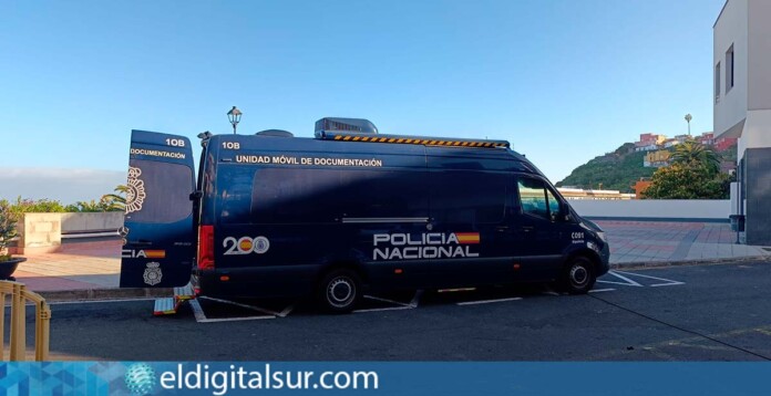 Unidad móvil de la Policía Nacional